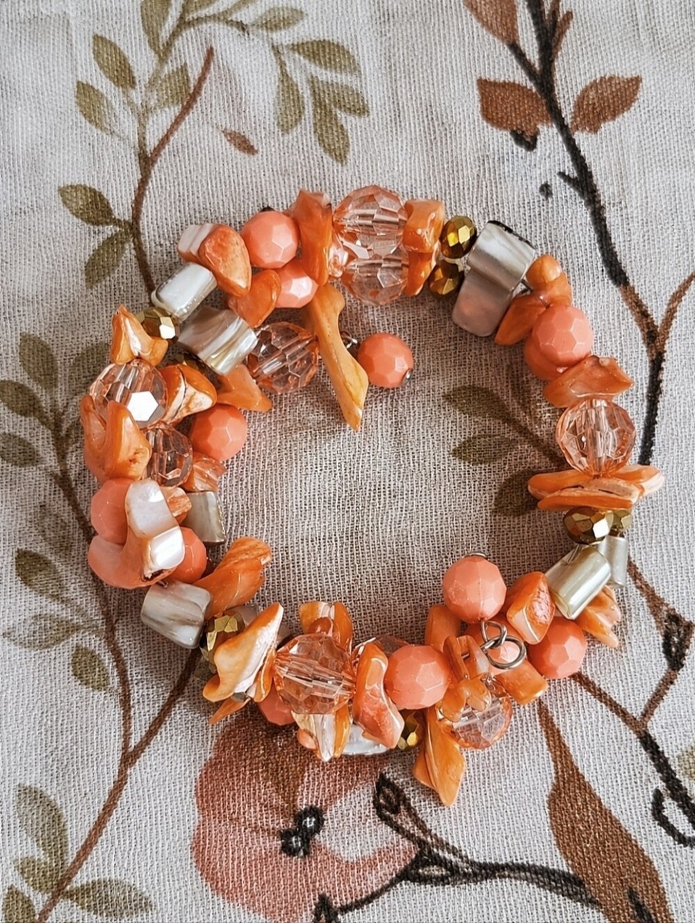 Shell Faceted Glass Beaded Memory Wire Bracelet Coral Color Silver Tone Artisan